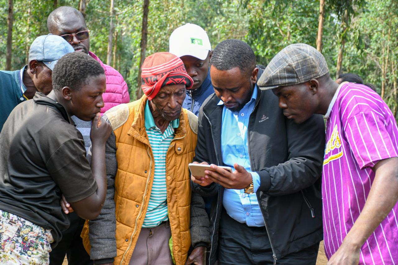 STREET LIGHTING AS A SOLUTION TO INSECURITY AND A BOOST TO THE ECONOMY.